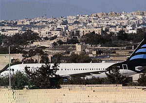 Hijackers threaten to blow up libyan plane; free 65 people