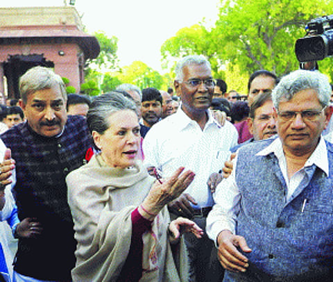Unity eludes Opp on note ban