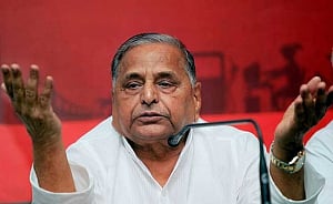 All eyes on Mulayam as Yadav pari-war re-erupts