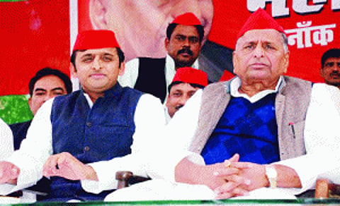 Mulayam is 'sitting idle' to strengthen son's leadership
