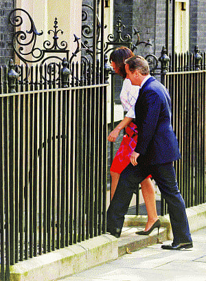 Cameron sets off leadership scramble