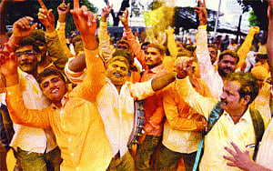 Fadnavis's new friends