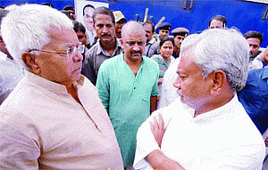 Can Nitish spot looming crisis?