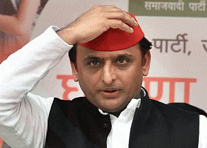 Be wary of 'patthar wali sarkar', Akhilesh tells voters on BSP