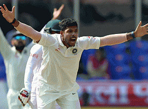 Bangladesh struggle to reach 125/4 at lunch on Day 3