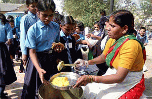 Delhi Health Minister inspects mid-day meal kitchens