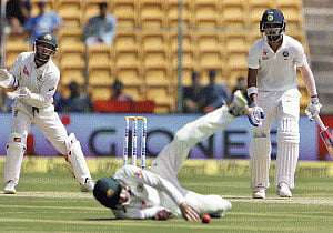 lyon roars for Australia as India skittled out for 189