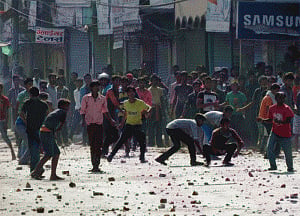 SSB officer among 6 hurt in violence on 'tense' Indo-Nepal border