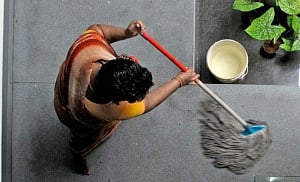 Ms Natwarlal turns Kanta Bai to rob posh homes