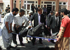 20 people killed by 'mentally ill' custodian of dargah in Pak