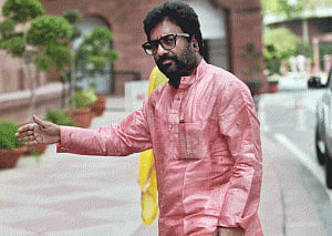 Sena MP Gaikwad in Mumbai, meets Uddhav Thackeray