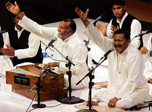 Wadali Brothers wow audience in Singapore,get standing ovation