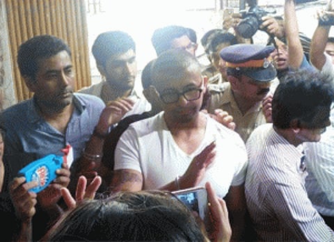 Sonu responds to fatwa by shaving off his head after tweet row