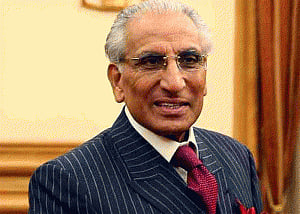 Sharif sacks trusted aide after news leak scandal
