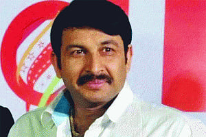 Two held for attacking Manoj Tiwari's staff, house