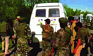 Terrorists attack cash van, kill 5 cops, 2 bank guards