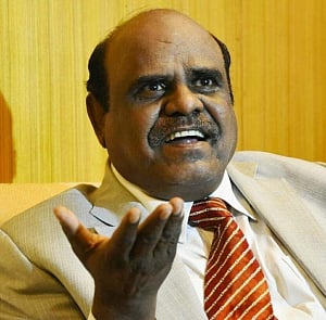 Karnan ready to say sorry to evade arrest, SC snubs, asks him to move registry