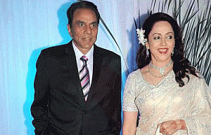 Dharmendra, Hema Malini wish Utkarsh luck for Bollywood debut