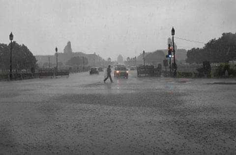 Delhi to keep its cool till 25th as benign disturbance in wind