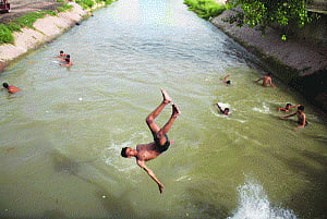 Delhi sizzles at 47oC, no respite likely in 48 hours