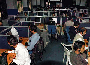 4 Indians, 1 Pakistani plead guilty in call centre scam in US