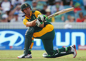 Hurt but a defiant De Villiers wants to stay on SA captain