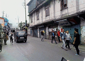 GJM supporters clash with police in Darjeeling