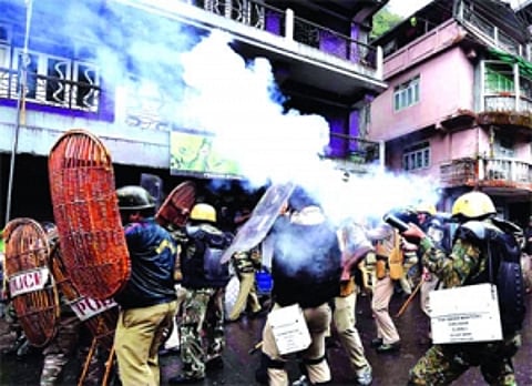 Darjeeling burns; 4 die in cops-protesters' clash
