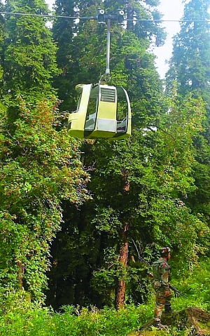 4 of Delhi family among 7 die as Gulmarg ropeway cabin falls
