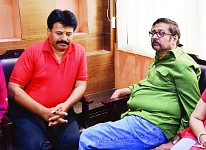 2 editors appear before K'taka Assembly Speaker