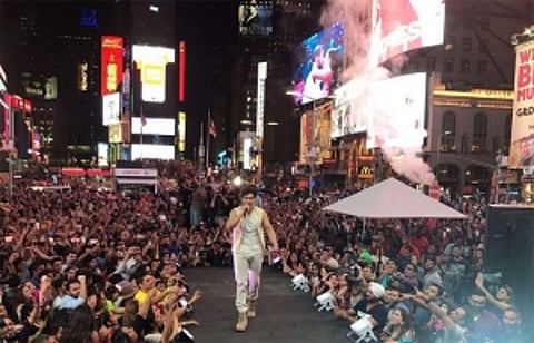 Varun Dhawan makes Times Square dance to 'Tamma Tamma'