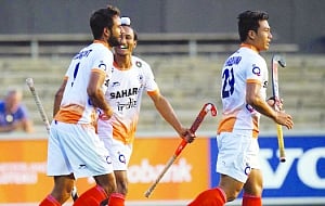 India stun Dutch 2-1, bag series