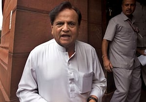 RS polls: Guj HC notices to EC, Ahmed Patel on Rajput's plea