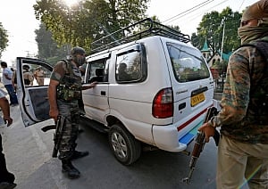 Terror attack in Pulwama, 1 policeman dead, 3 CRPF men injured