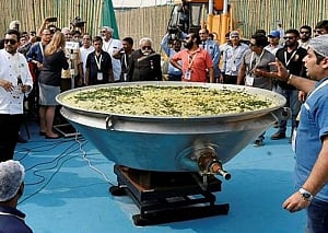 India sets Guinness world record by cooking 918 kg khichdi