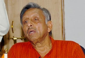 Cong suspends Aiyar after he calls PM 'neech' ahead of Guj vote