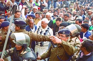 lalu convicted, Mishra walks free