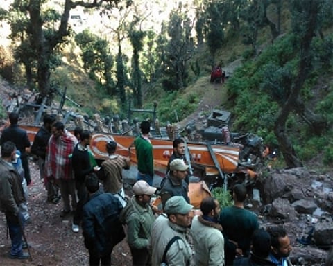 10 killed as minibus falls into gorge in J-K