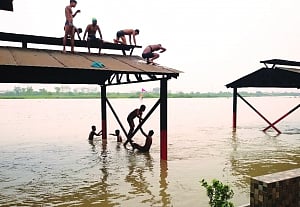 Flood takes stink off Yamuna, river turns 'healthiest'