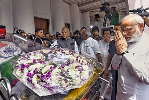 Modi pays tribute to Karunanidhi