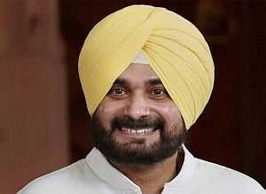 Imran calls up Sidhu, invites him to swearing-in ceremony