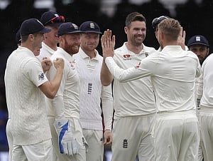 India 17/2 at lunch, trail England by 272 runs