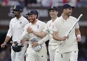 India suffer embarrassing loss in second Test