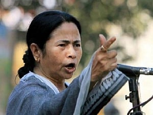 Mamata accuses BJP of being 'anti-Bengalis', asks if hilsa from B'desh be branded as "infiltrators"