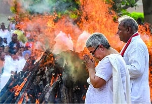 Daughter Namita lights Atal's pyre