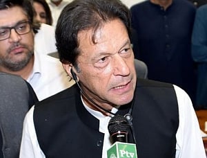 People targeting Sidhu doing disservice to peace: Imran Khan