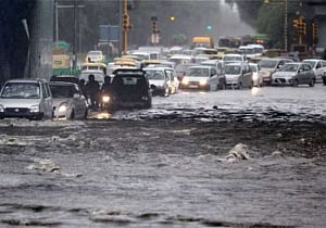 Heavy rains lash Delhi-NCR, waterlogging disrupts traffic in Gurgaon