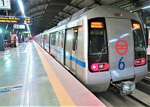Speed restrictions on metro Blue line causes delay, overcrowding of trains
