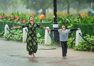 Rain brings Delhi to grinding halt
