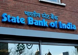 Kerala floods: SBI, staff donate Rs 10 crore to CM relief fund